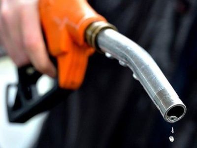 Giá xăng dầu tiếp tục tăng mạnh, RON 95 tăng 544 đồng/lít