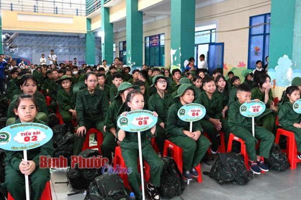 135 thiếu nhi tham gia chương trình 'Chúng em tập làm chiến sĩ'