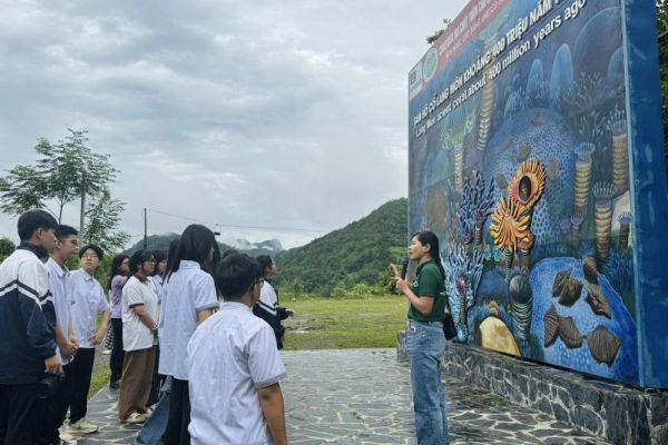 Câu lạc bộ 'Cùng em khám phá Công viên địa chất' trải nghiệm thực địa tại huyện Nguyên Bình