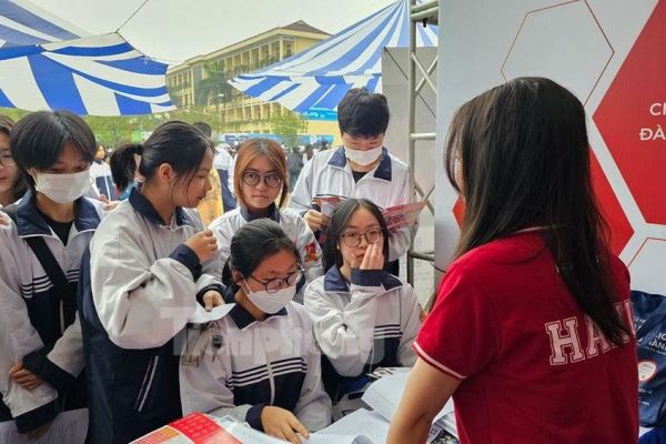 Gần 2.000 thí sinh trúng tuyển sớm vào Trường Đại học Hà Nội