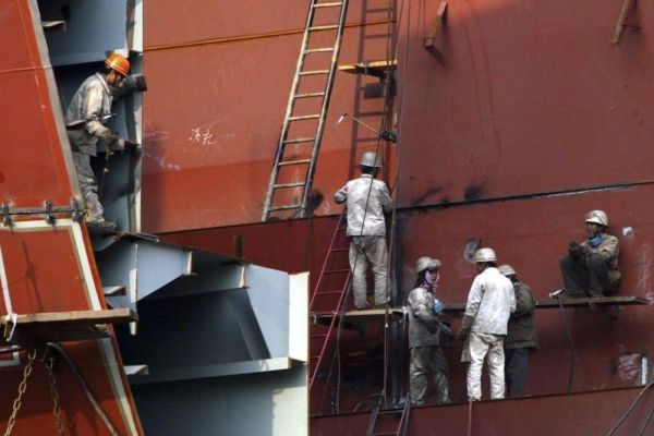 'Khuất phục' trước đòn giáng phương Tây, các công ty đóng tàu Trung Quốc từ bỏ Nga