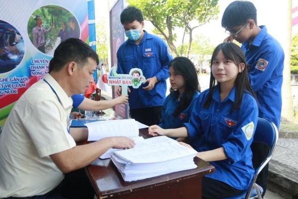 Ngày hội tư vấn hướng nghiệp cho đoàn viên, thanh niên Quảng Bình