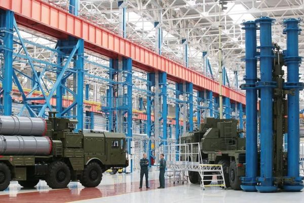 Thiếu hụt lực lượng lao động ảnh hưởng đến ngành sản xuất vũ khí của Nga