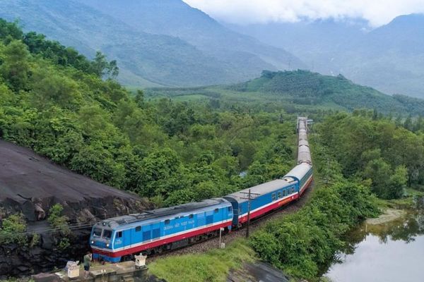 Tổng công ty Đường sắt Việt Nam (VNR) phải thoái sạch vốn tại 13 công ty