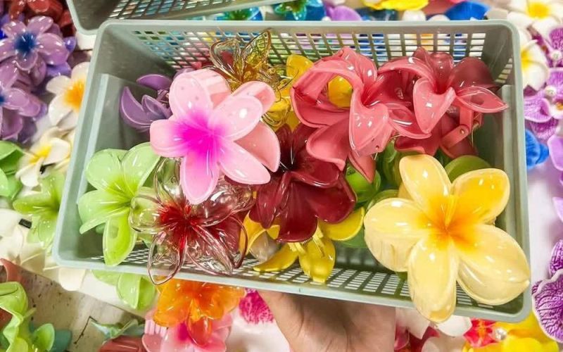 Chủ shop online thu cả tỷ đồng nhờ 'bắt trend' bán kẹp tóc hoa sứ