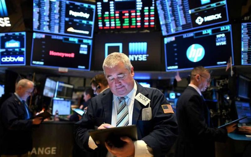 Chứng khoán Mỹ lại phá kỷ lục, Dow Jones tăng hơn 100 điểm
