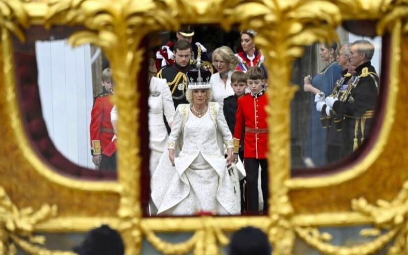 Hoàng hậu Camilla: Từ tai họa của Hoàng gia Anh đến cơn mưa lời khen