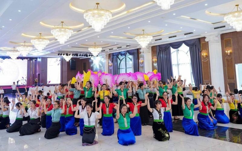 Xác lập Kỷ lục 'Màn đồng diễn múa Xòe Thái diễn ra tại nhiều địa điểm nhất'
